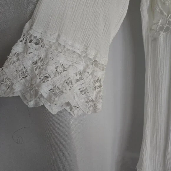 Pale Sky lace top - Picture 7 of 11